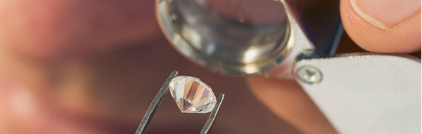 ダイヤモンド鑑定のスペシャリストが常駐